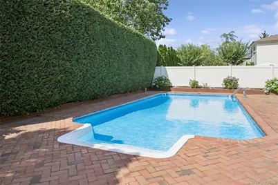 2105 Holland Way, Merrick, NY 11566 - Photo 28