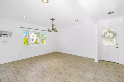 21 Lido Parkway, Lindenhurst, NY 11757 - Photo 8