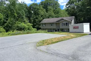 28 Jorge Ln, Wallkill, NY 12589 - Photo 2