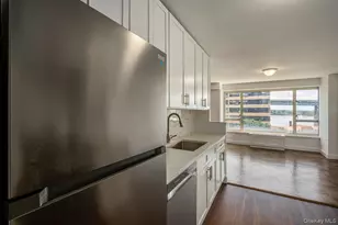 166-25 Powells Cove Blvd, Whitestone, NY 11357 - Photo 12