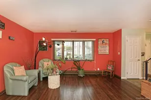 1238 Garden Pl, Wantagh, NY 11793 - Photo 8