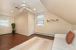 1238 Garden Pl, Wantagh, NY 11793 - Photo 20