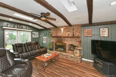 1238 Garden Place, Wantagh, NY 11793 - Photo 14