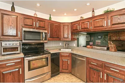 1238 Garden Place, Wantagh, NY 11793 - Photo 12