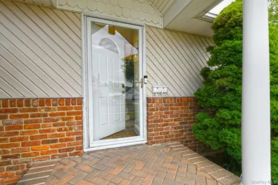 1238 Garden Place, Wantagh, NY 11793 - Photo 4