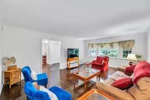 34 Daly Ct, Riverhead, NY 11901 - Photo 12
