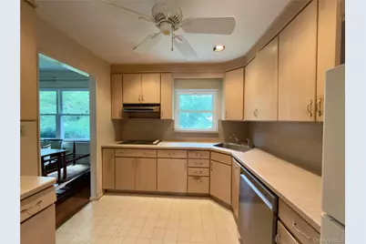 10 Abbie Lane, Hyde Park, NY 12538 - Photo 2