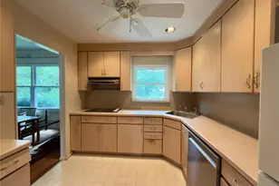 10 Abbie Ln, Hyde Park, NY 12538 - Photo 2
