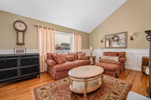 332 N Monroe Ave, Lindenhurst, NY 11757 - Photo 16