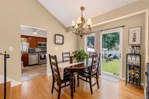 332 N Monroe Ave, Lindenhurst, NY 11757 - Photo 14