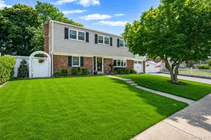 332 N Monroe Ave, Lindenhurst, NY 11757 - Photo 2