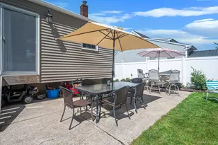 332 N Monroe Ave, Lindenhurst, NY 11757 - Photo 30