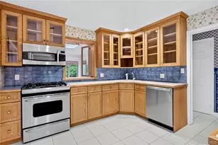 10 Ridge Dr, Port Washington, NY 11050 - Photo 6