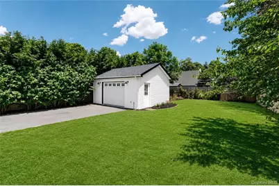 85 Garfield Avenue, Sayville, NY 11782 - Photo 10