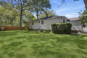 34 Hollo Dr, Holbrook, NY 11741 - Photo 24