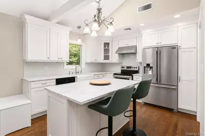 25 Brewster Avenue, Northport, NY 11768 - Photo 10