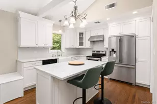 25 Brewster Ave, Northport, NY 11768 - Photo 10