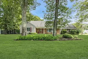 23 Bently Ln, Stony Brook, NY 11790 - Photo 2