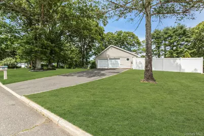 23 Bently Lane, Stony Brook, NY 11790 - Photo 4