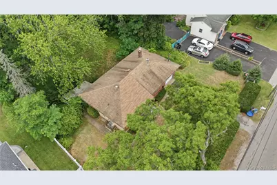 385 Manhattan Boulevard, Islip Terrace, NY 11752 - Photo 4