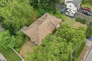 385 Manhattan Blvd, Islip Terrace, NY 11752 - Photo 4