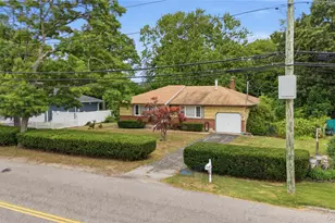 385 Manhattan Blvd, Islip Terrace, NY 11752 - Photo 2