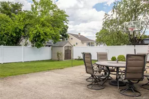 60 Lewis St, Freeport, NY 11520 - Photo 28