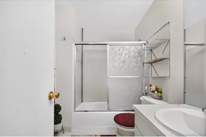 41-43 Broadlawn Drive, Central Islip, NY 11722 - Photo 12