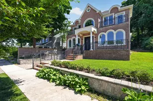 25 Maple Grove St, Great Neck, NY 11023 - Photo 2