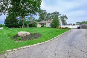 48 William Penn Dr, Stony Brook, NY 11790 - Photo 2