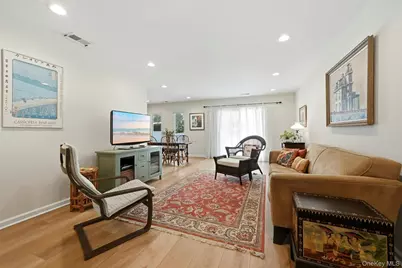 210 Elton Court W, Saint James, NY 11780 - Photo 4