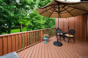 27 Hunt Ct, Jericho, NY 11753 - Photo 40