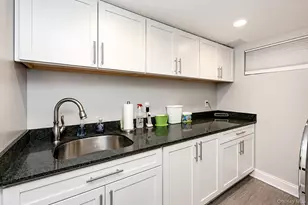27 Hunt Ct, Jericho, NY 11753 - Photo 34