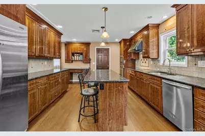 125 Ohio Avenue, Massapequa, NY 11758 - Photo 4