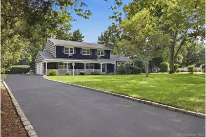 4 Farmington Court, Huntington Station, NY 11746 - Photo 2