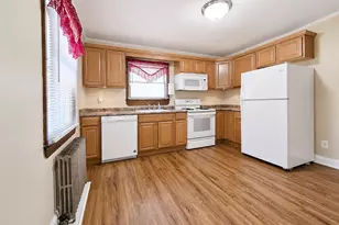 9 McGaw Ave, Lake Grove, NY 11755 - Photo 4