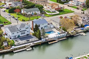 204 Bayview Ave, Massapequa, NY 11758 - Photo 2