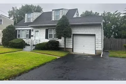 216 Bergen Court, Copiague, NY 11726 - Photo 1