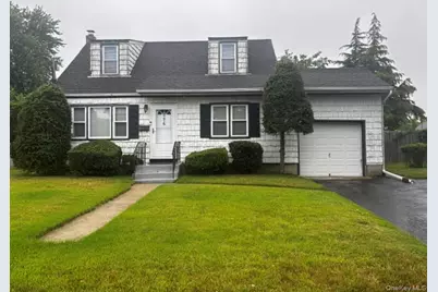 216 Bergen Court, Copiague, NY 11726 - Photo 2