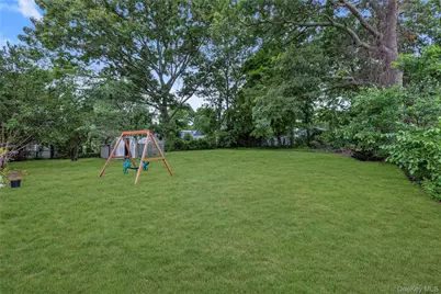 1142 Bay Shore Avenue, Bay Shore, NY 11706 - Photo 18