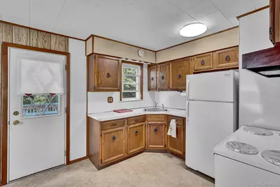 19 Poplar Place, Glen Cove, NY 11542 - Photo 12