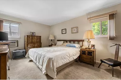 279 N Kentucky Avenue, Massapequa, NY 11758 - Photo 14