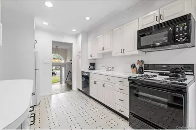 279 N Kentucky Avenue, Massapequa, NY 11758 - Photo 10