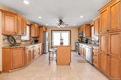 2 East Court, Bethpage, NY 11714 - Photo 8