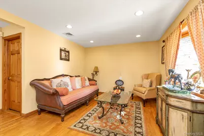 2 East Court, Bethpage, NY 11714 - Photo 4