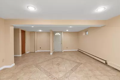 2 East Court, Bethpage, NY 11714 - Photo 18