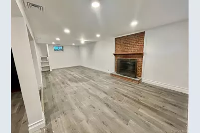 11 Duke Of Gloucester, Manhasset, NY 11030 - Photo 10