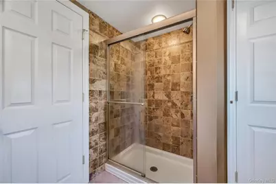 34 Oak Street, Hicksville, NY 11801 - Photo 16