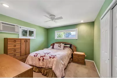 34 Oak Street, Hicksville, NY 11801 - Photo 12