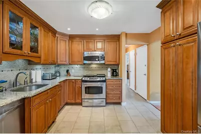34 Oak Street, Hicksville, NY 11801 - Photo 10